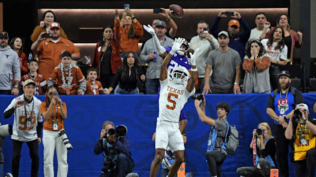 Jan 1, 2024; New Orleans, LA, USA; Washington Huskies cornerback Elijah Jackson (25) knocks the ball away from Texas Longhorns wide receiver Adonai Mitchell (5) during the fourth quarter in the 2024 Sugar Bowl college football playoff semifinal game at Caesars Superdome.